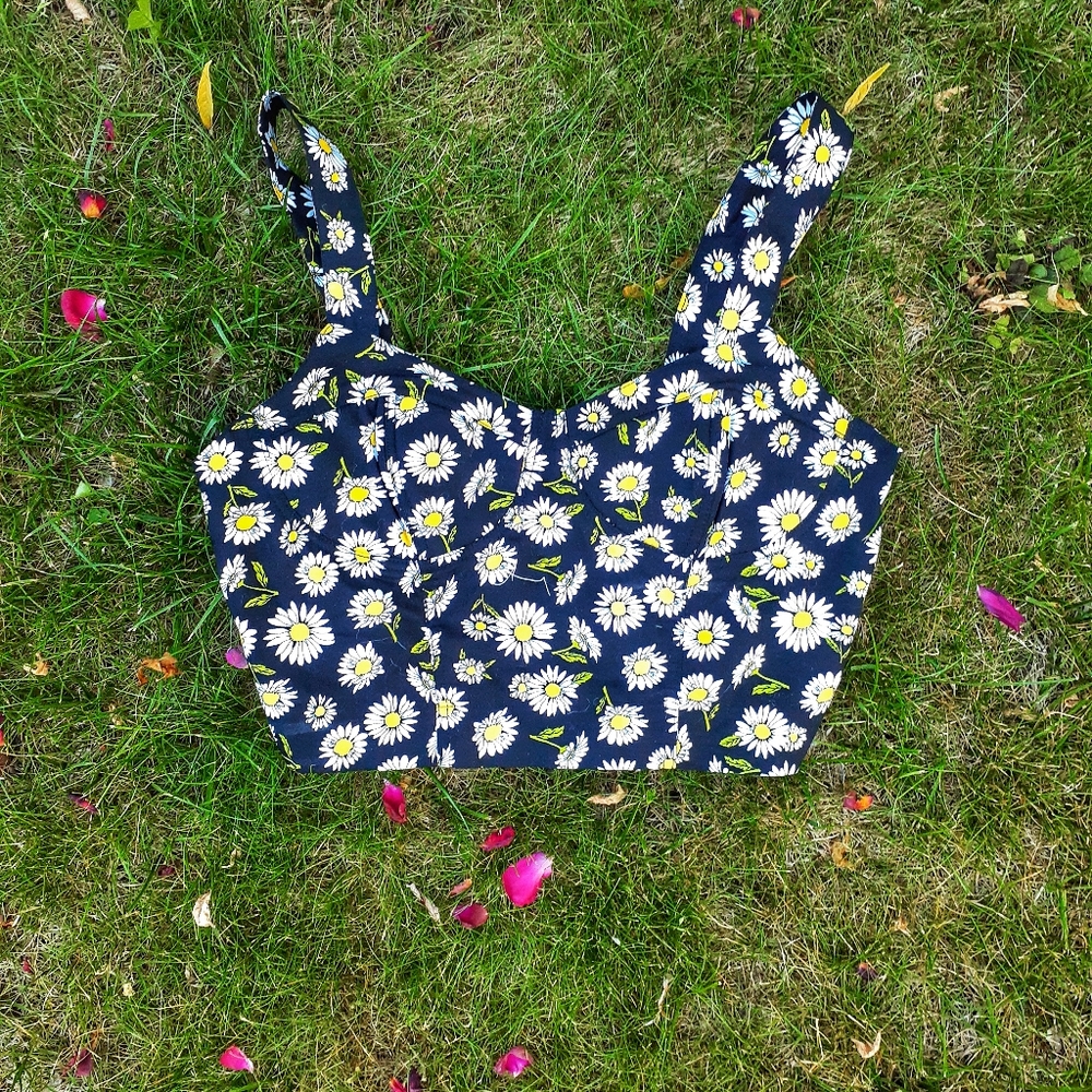 daisy pattern bodice crop top